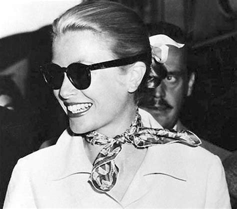 grace kelly Gucci scarf